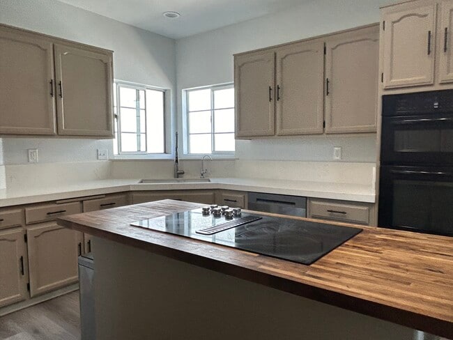 Foto del edificio - 2835 Cherry Hills Dr