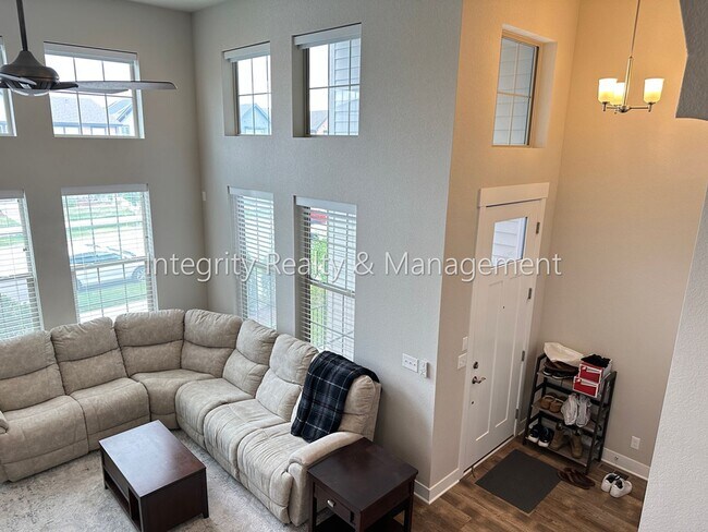 Building Photo - 3 Bed/2.5 Bath, 2,171 Sqft - 2612 Moline S...