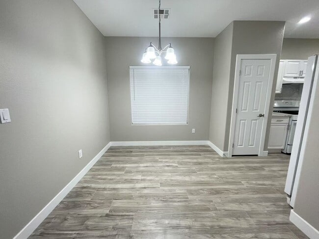 Building Photo - Inside the gated community townhouse