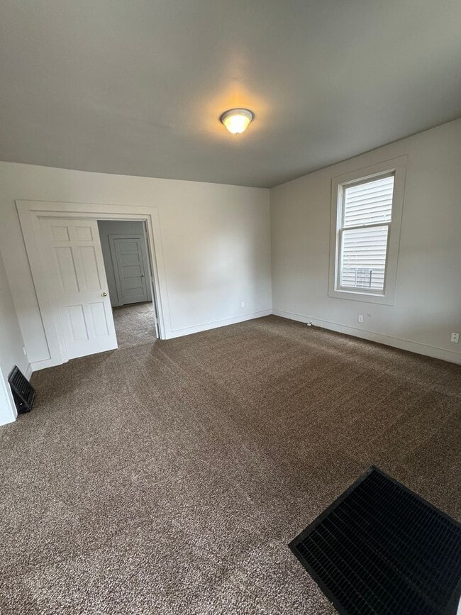 Building Photo - 950 Burgess St