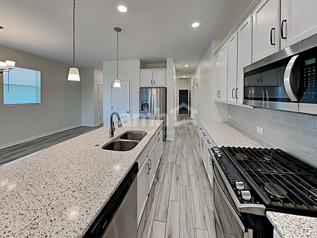 Foto del edificio - 6117 Voyagers Pl