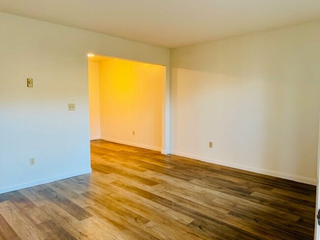 Foto del edificio - LIVE NEAR THE BEACH & THE BAY 2BD/1.5BA TOWNHOME IN PACIFIC BEACH! $3,195/mo!