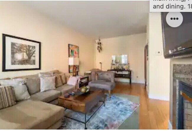 Building Photo - 707 SE 33rd Pl