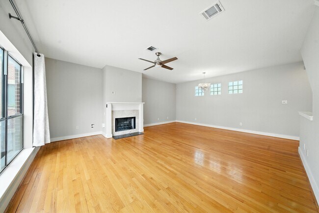 Foto del edificio - 9709 Riddlewood Ln