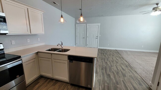 Building Photo - Stunning 3 Bed/2 Bath Condo in Lehi!