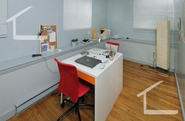 Building Photo - HOT Allston 2BR/1Bath Listing!