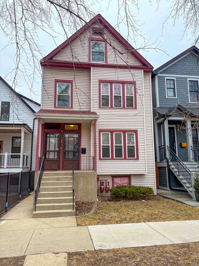 Building Photo - 1824 W Farragut Ave