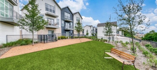 Photo - 1000 Fort Worth Ave Townhome