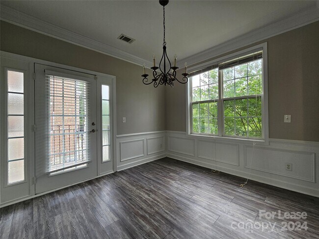 Foto del edificio - 8728 Arbor Creek Dr