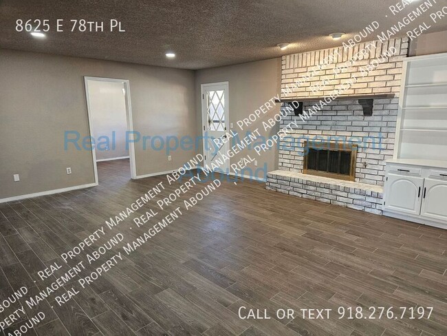 Building Photo - PRIME LOCATION!  AVAILABLE NOW!