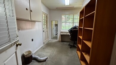 Building Photo - 809 Atlow Dr