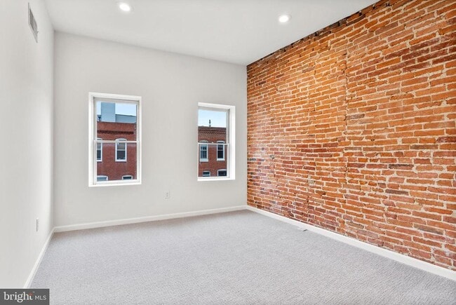 Building Photo - 1817 Light St
