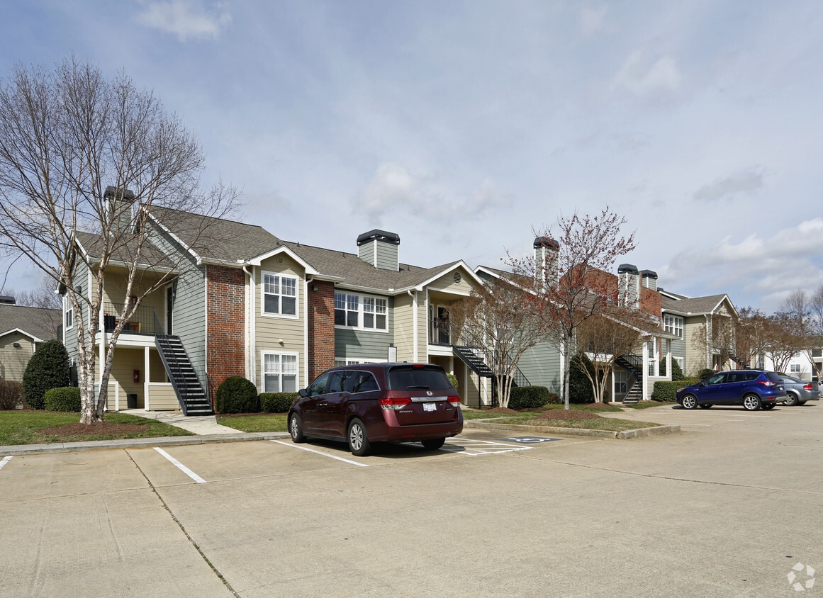 Foto principal - Central on the Green Apartment Homes