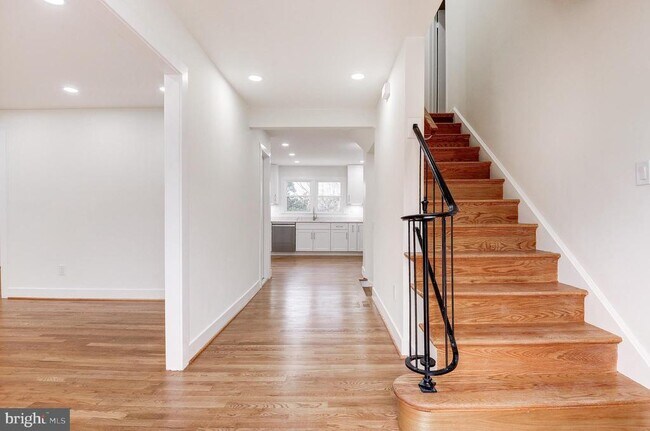 Foto del edificio - 9704 Hall Rd