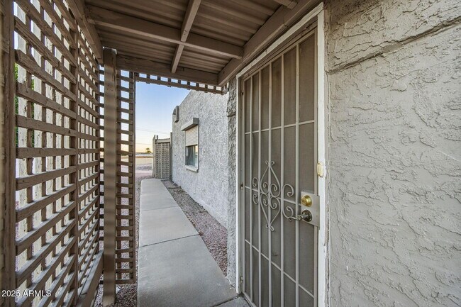 Foto del edificio - 6120 E Augusta Cir