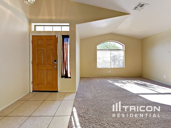 Foto del edificio - 7928 W Gibson Ln