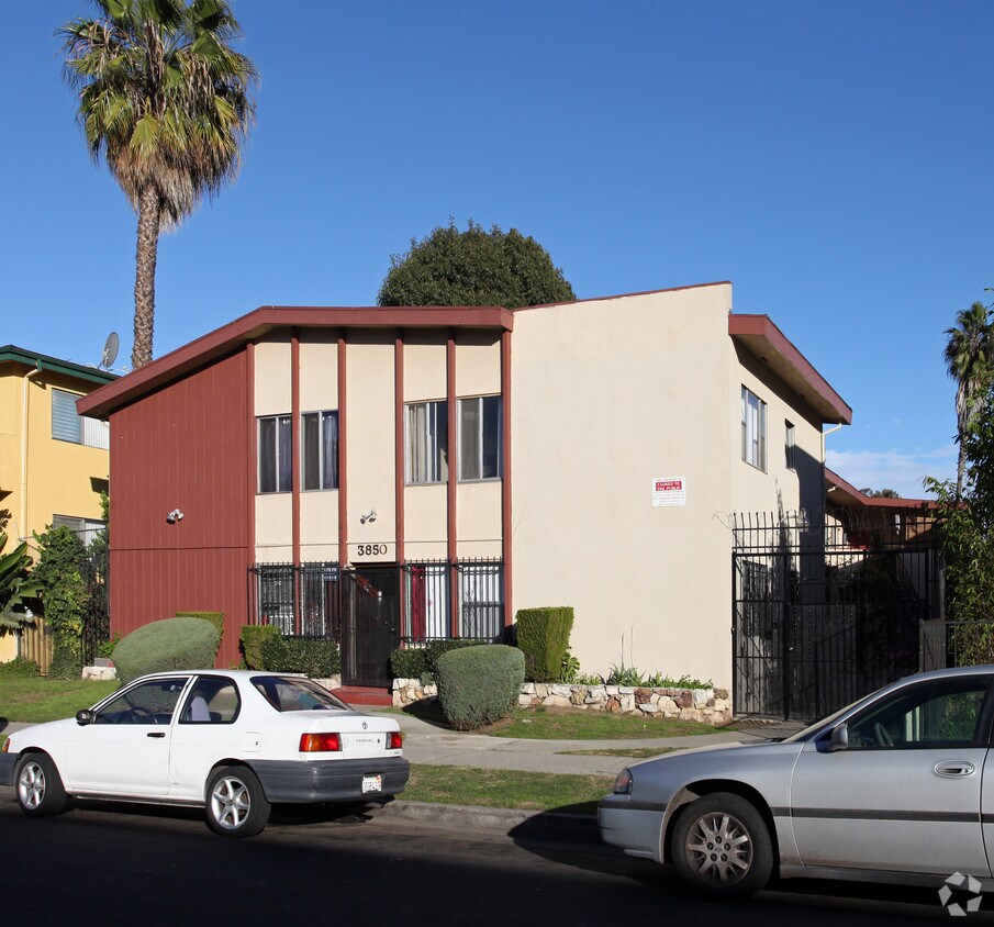 Primary Photo - 3850 Gibraltar Ave
