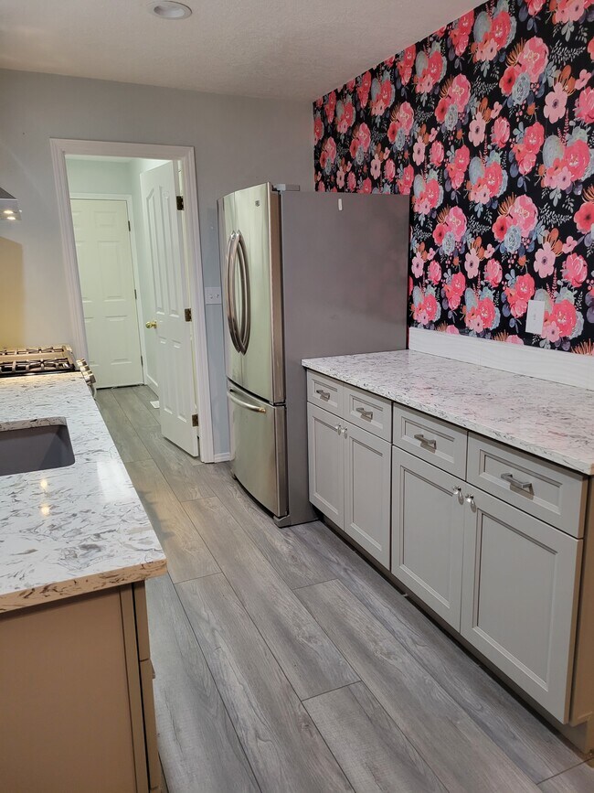 Kitchen - 1944 Spicetree Ln SE