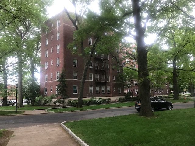 Foto del edificio - 514 Larchmont Acres