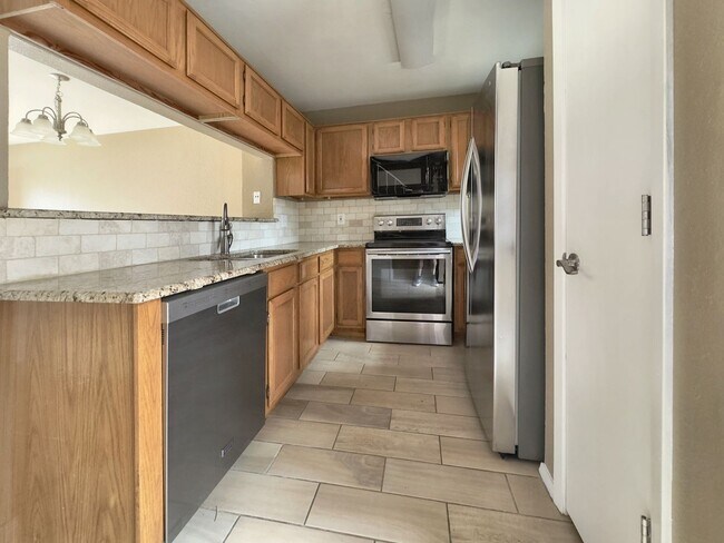 Building Photo - Remodeled Townhome with Community Pool and...