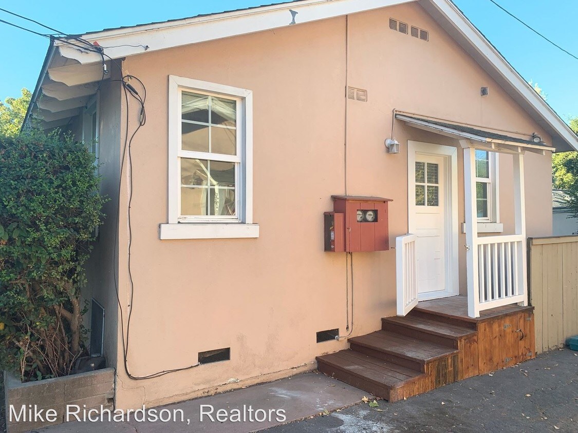 Primary Photo - 315-331 N La Cumbre Rd