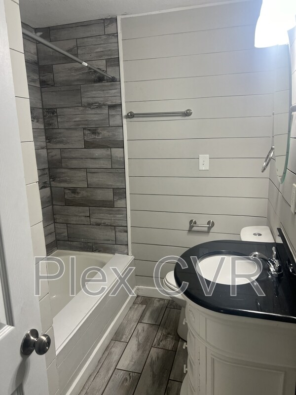 Foto del edificio - 825 Brooks Rd