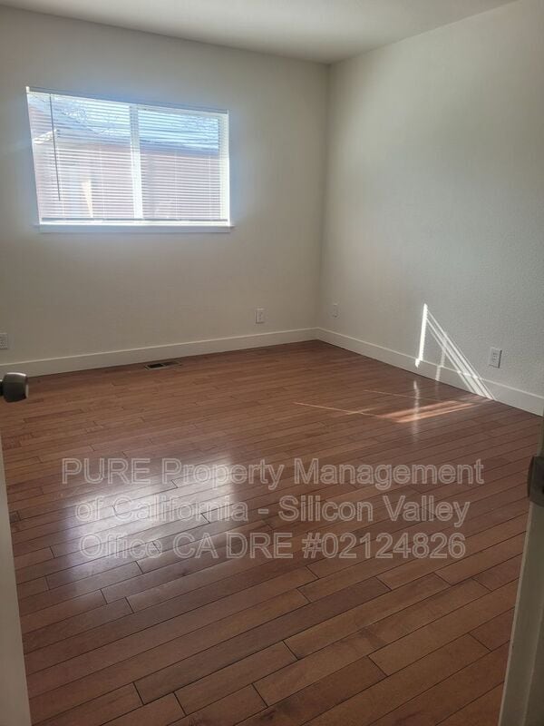 Building Photo - 68 N White Rd