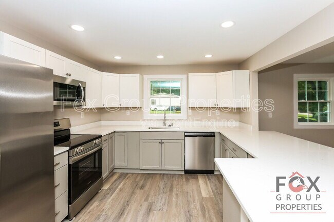 Foto del edificio - 152 Midway Lake Rd