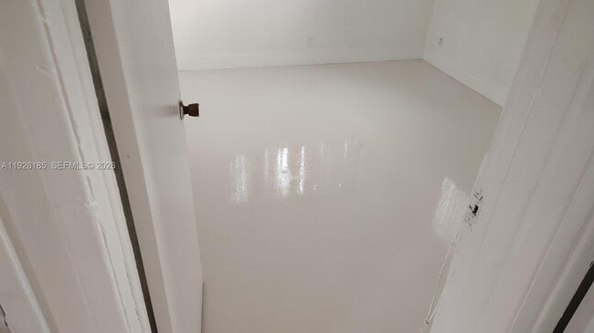 Building Photo - 1940 NE 2nd Terrace