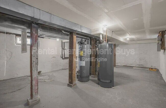 Building Photo - 1912 N 15th Ave