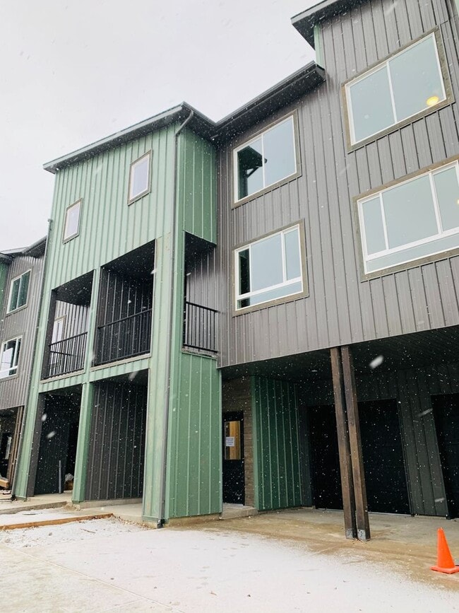 Building Photo - Hellgate Elementary School District - Imma...