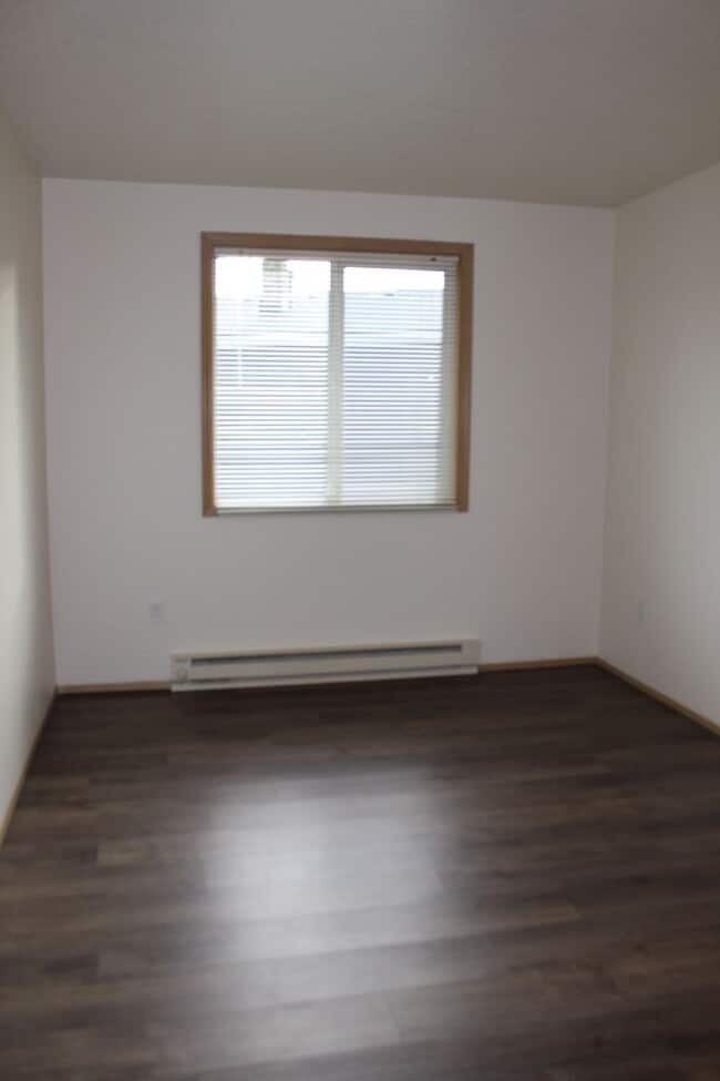 Building Photo - 3 bedroom, 1 bath home on quiet Hillsboro street