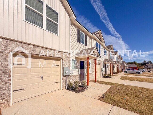 Building Photo - HOLIDAY MOVE IN SPECIALS! Bright and Spacious Lincoln Townhome for Rent in Lincoln, AL!