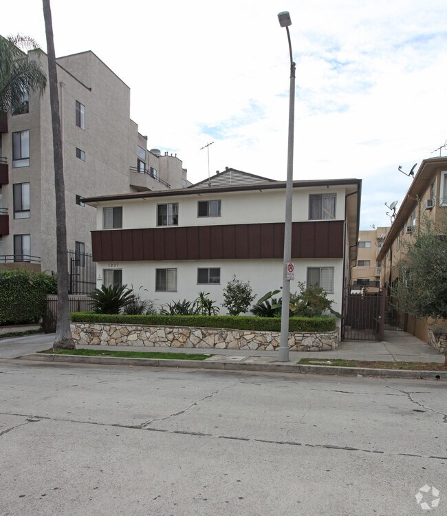 Building Photo - 1237 N Mansfield Ave