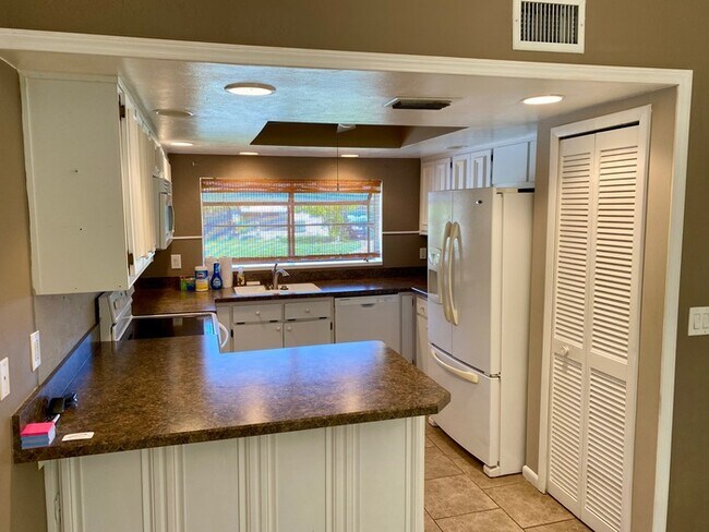 Building Photo - SE Cape Coral Single Family Pool Home
