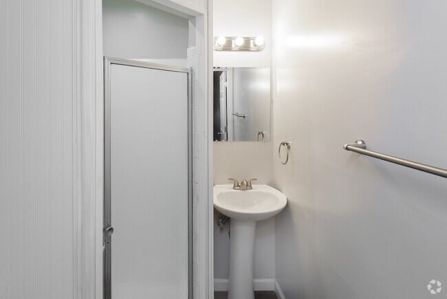 2BR, 2BA - 900 SF - Vetra 5480