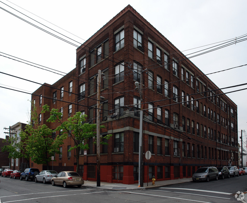 Primary Photo - 58-68 Orchard St