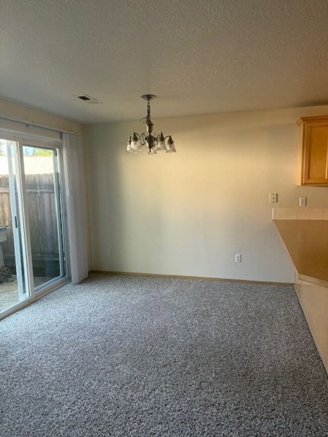 Building Photo - 2-Story Townhouse