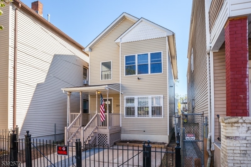 Primary Photo - 284 S 6th St