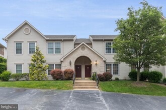 Building Photo - 136 Hiddenwood Dr