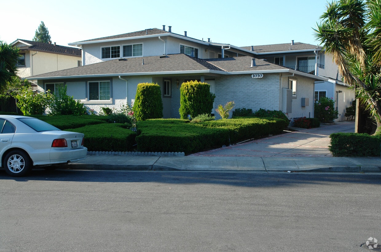Primary Photo - 1030 Valerian Way