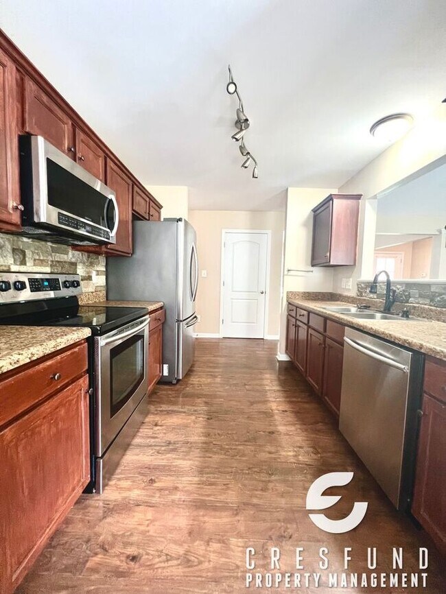 Foto del edificio - Conveniently Located Close to RALEIGH/RDU/...
