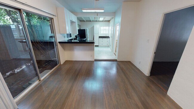 Building Photo - West Hollywood Oasis! *FREE RENT*