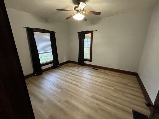 Building Photo - 406 S College Ave