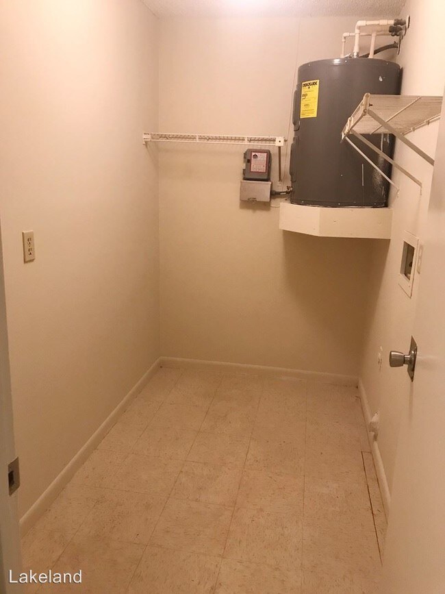 Building Photo - 1853 Crystal Grove Dr