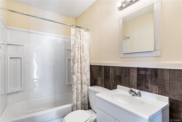 Bathroom - 4703 Castlewood Rd.