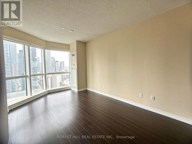 Building Photo - 386 Yonge St