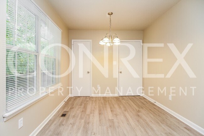 Building Photo - Sweet Ranch Style Home In Huntsville