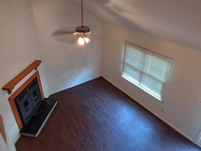 Foto del edificio - 331 Kinsmen Way