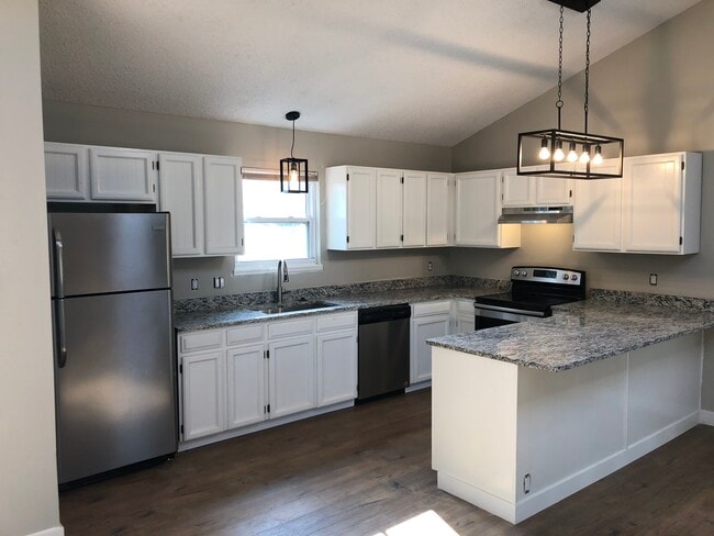 Building Photo - 30803 Hilltop Dr